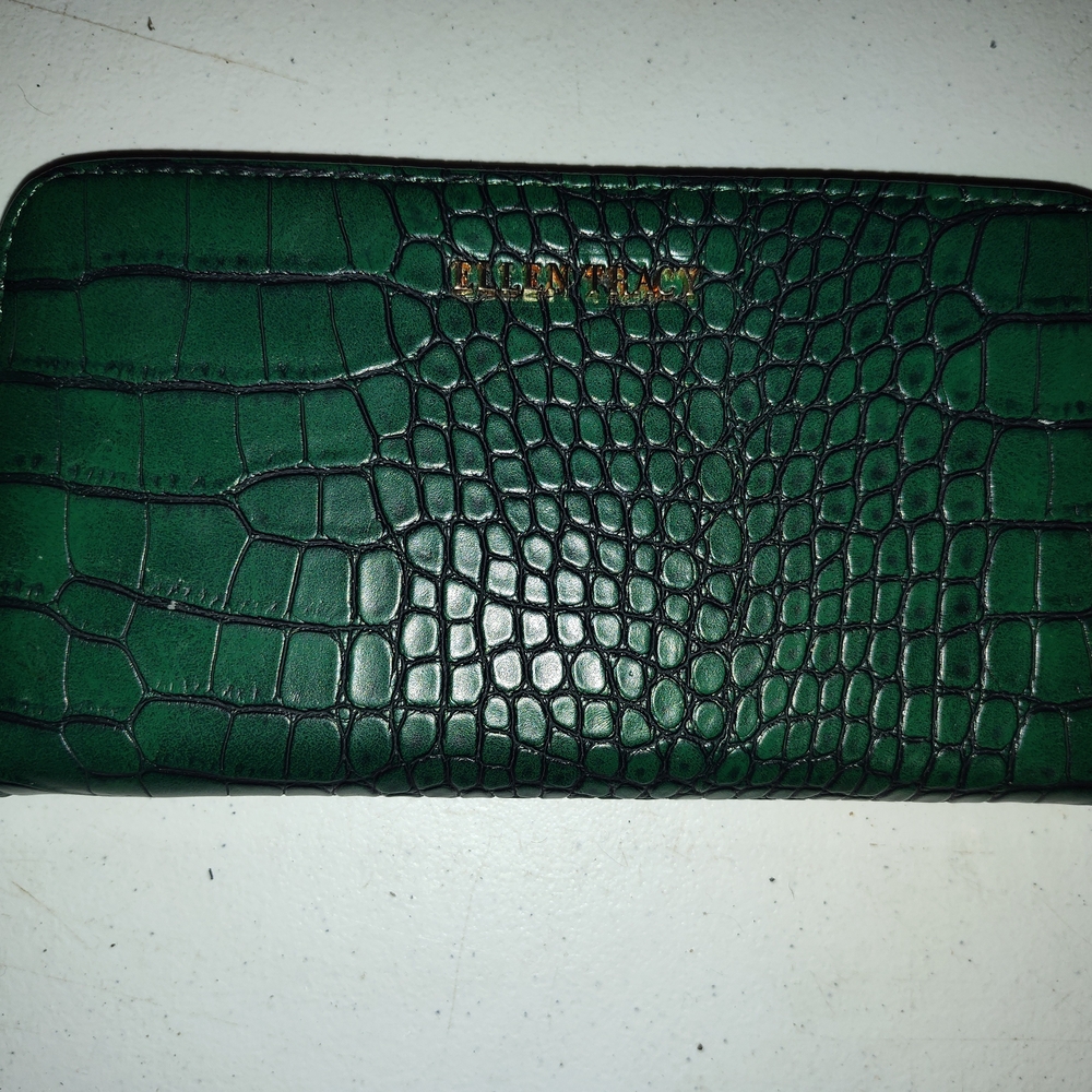 Eileen Tracy Chic Green Crocodile Embossed Leather Clutch